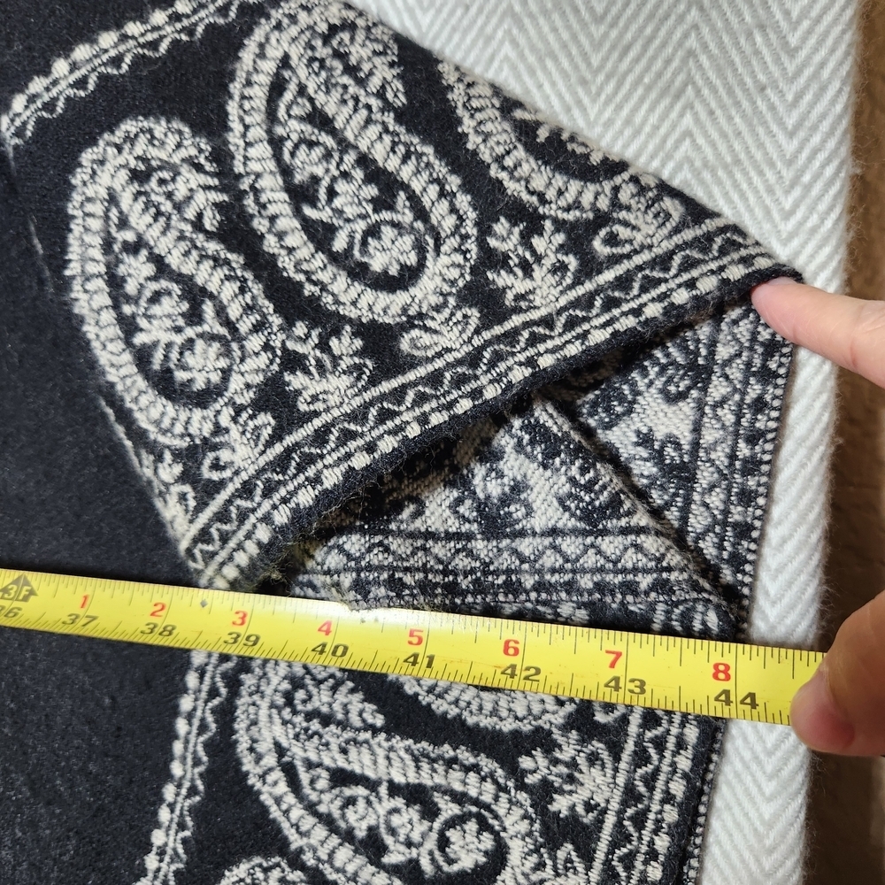 Tasseled Knit Black and White Paisley Poncho One Size - Picture 6 of 8